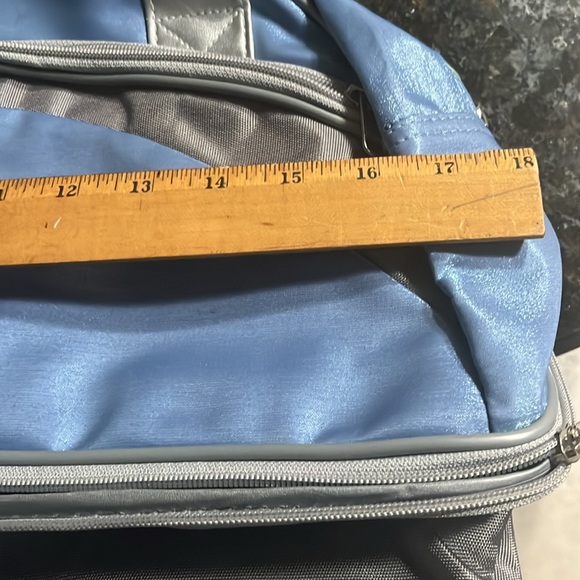 CURVES BLUE VINYL DUFFLE GYM TRAVEL BAG YOGA WORKOUT BAG/expandable - Picture 8 of 9